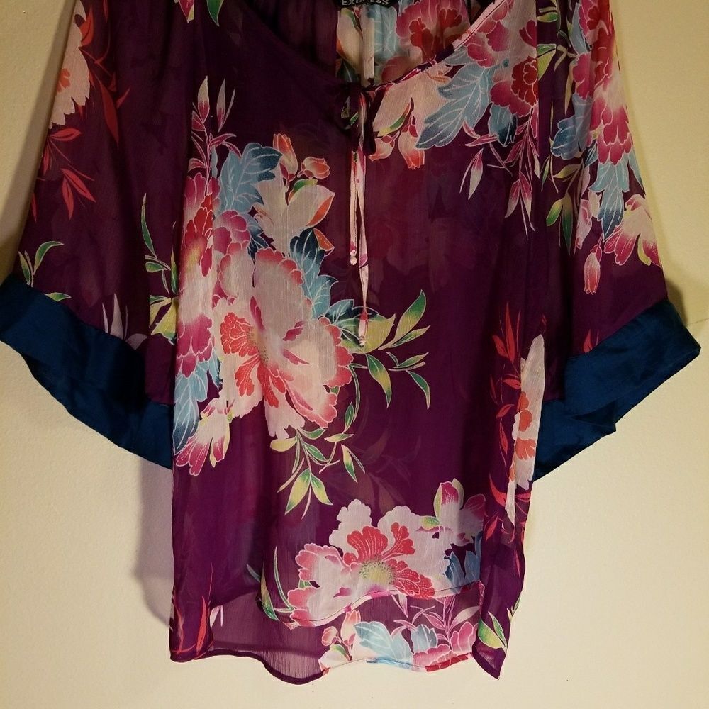 Express polyester flower blouse - Picture 8 of 9